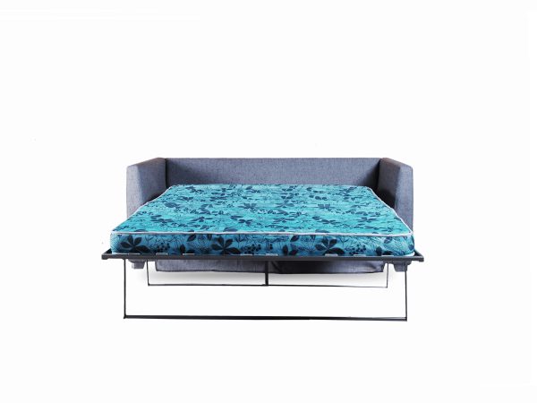 sofa marite azul vista de frente con mecanismo externo abierto y colocado sofa sillon cama de 2 plazas