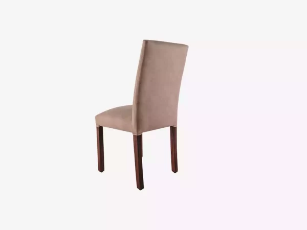 silla enfundada abugar vista de tres cuartos de su dorso color beige en cuero tex